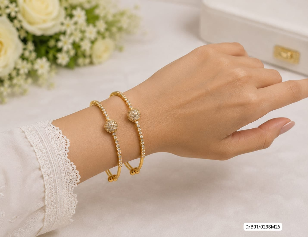 CLASSIC BANGLES AND BRACELETS
